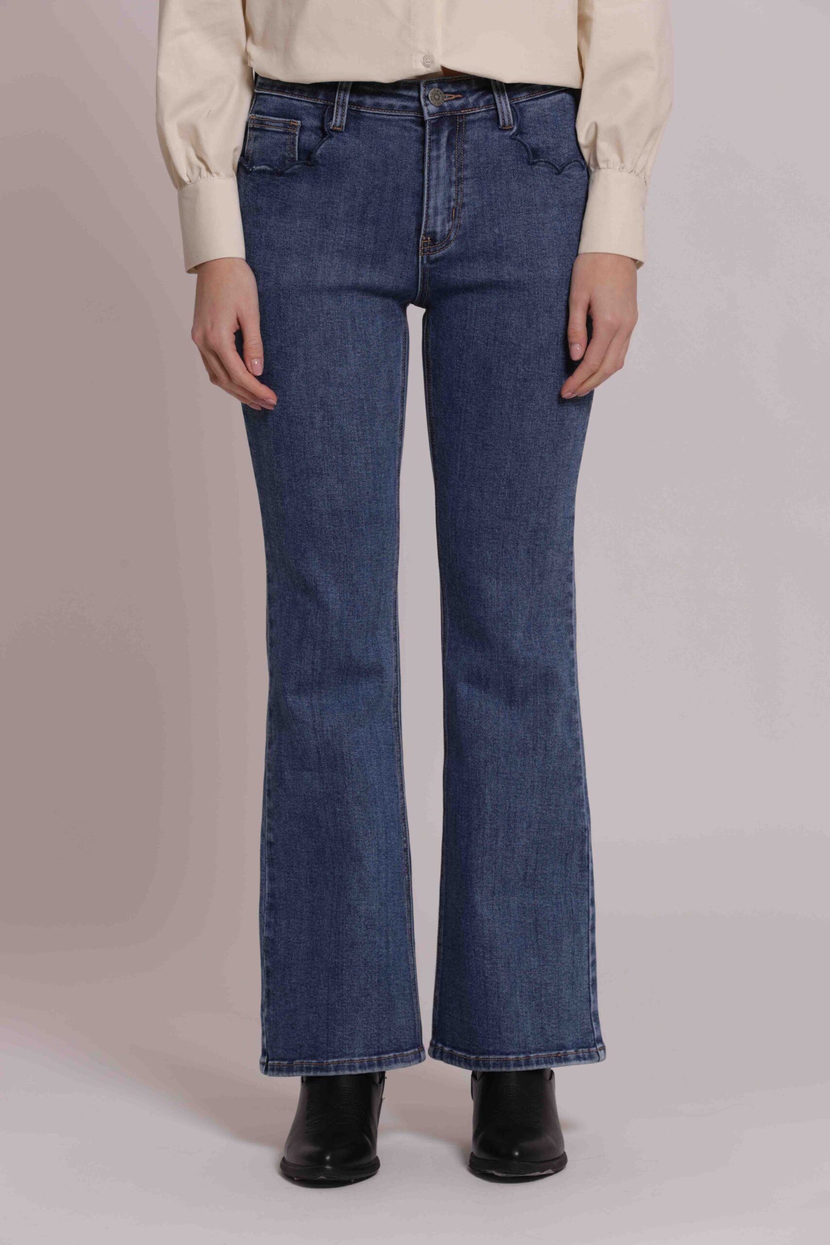 Mimì Muà Firenze – Jeans Flare "Blu Medio" in Cotone Stretch con Ricamo Ondulato sulle Tasche Posteriori - immagine 2