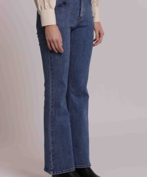 Mimì Muà Firenze – Jeans Flare "Blu Medio" in Cotone Stretch con Ricamo Ondulato sulle Tasche Posteriori - immagine 3