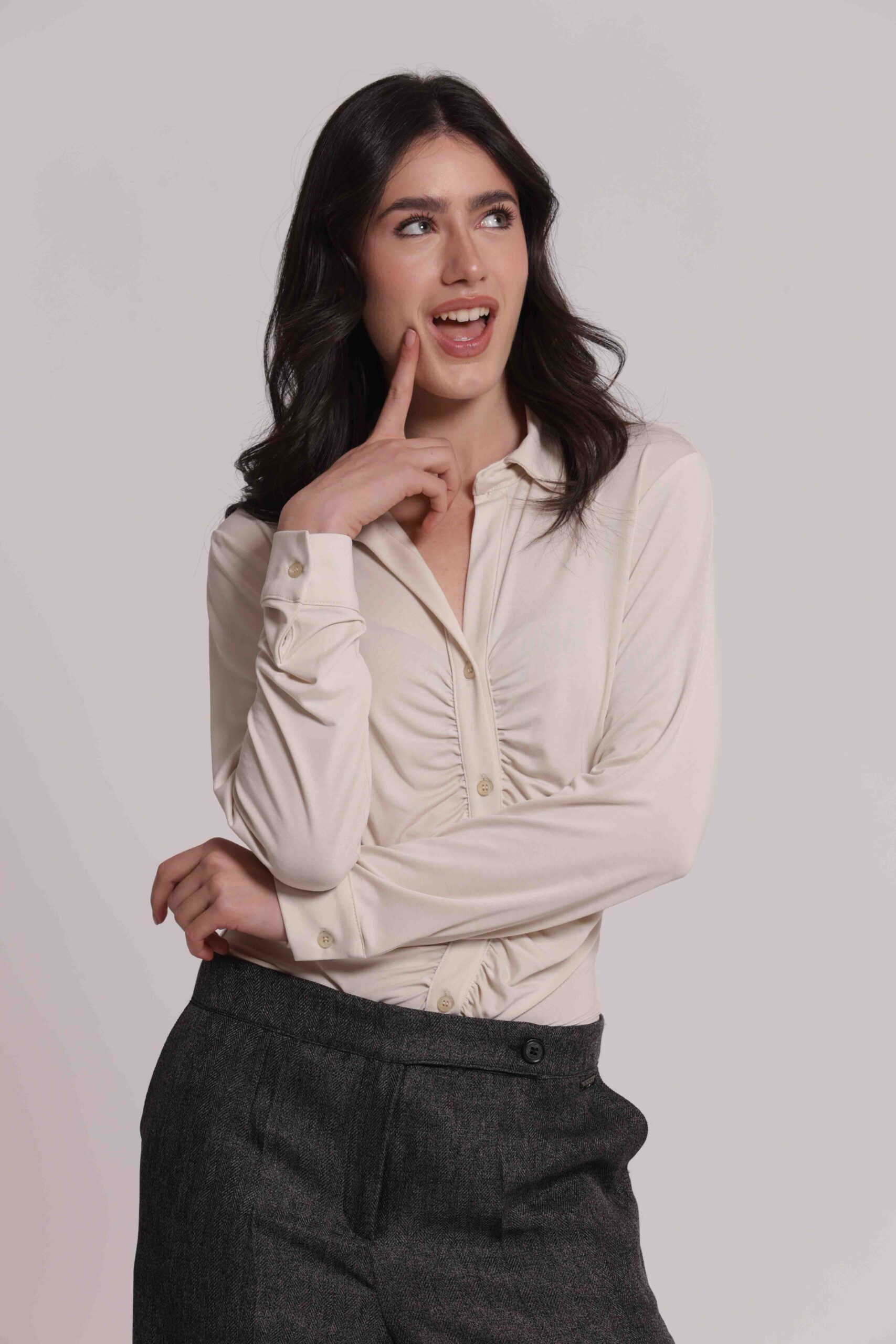 Mimì Muà Firenze – Camicia "Burro" in Viscosa Stretch Made in Italy con Drappeggio Frontale - immagine 3