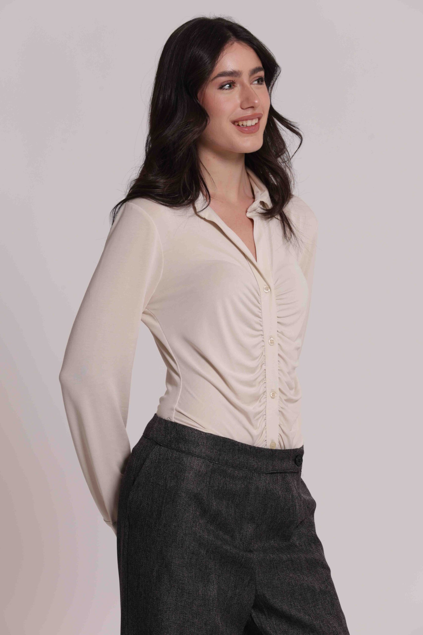 Mimì Muà Firenze – Camicia "Burro" in Viscosa Stretch Made in Italy con Drappeggio Frontale - immagine 4