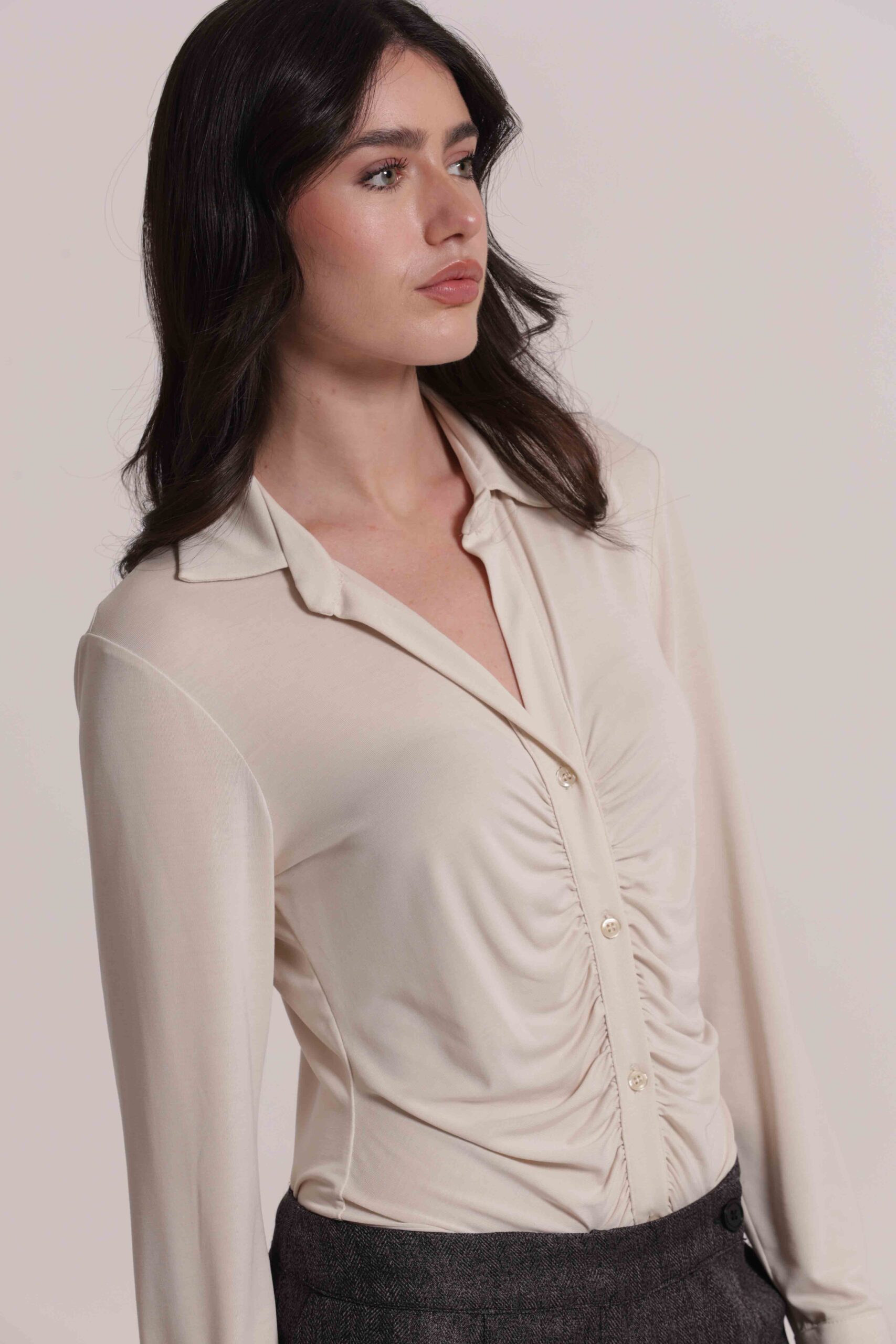 Mimì Muà Firenze – Camicia "Burro" in Viscosa Stretch Made in Italy con Drappeggio Frontale - immagine 2