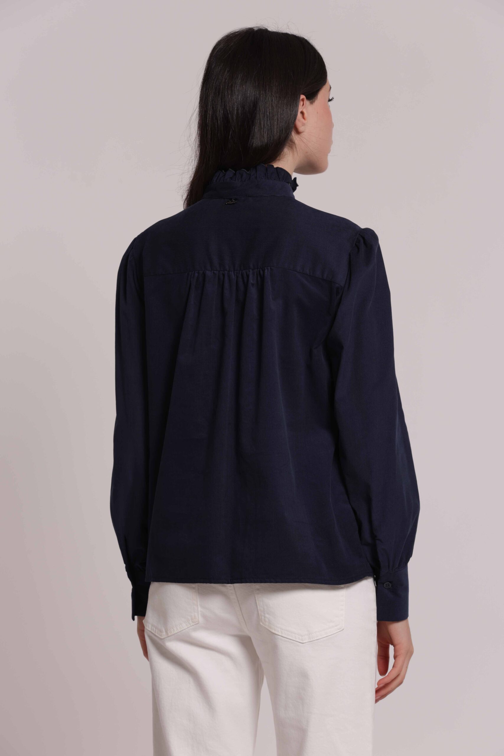 Mimì Muà Firenze – Camicia "Blu" in Velluto Made in Italy con Collo Alto e Rouches - immagine 4