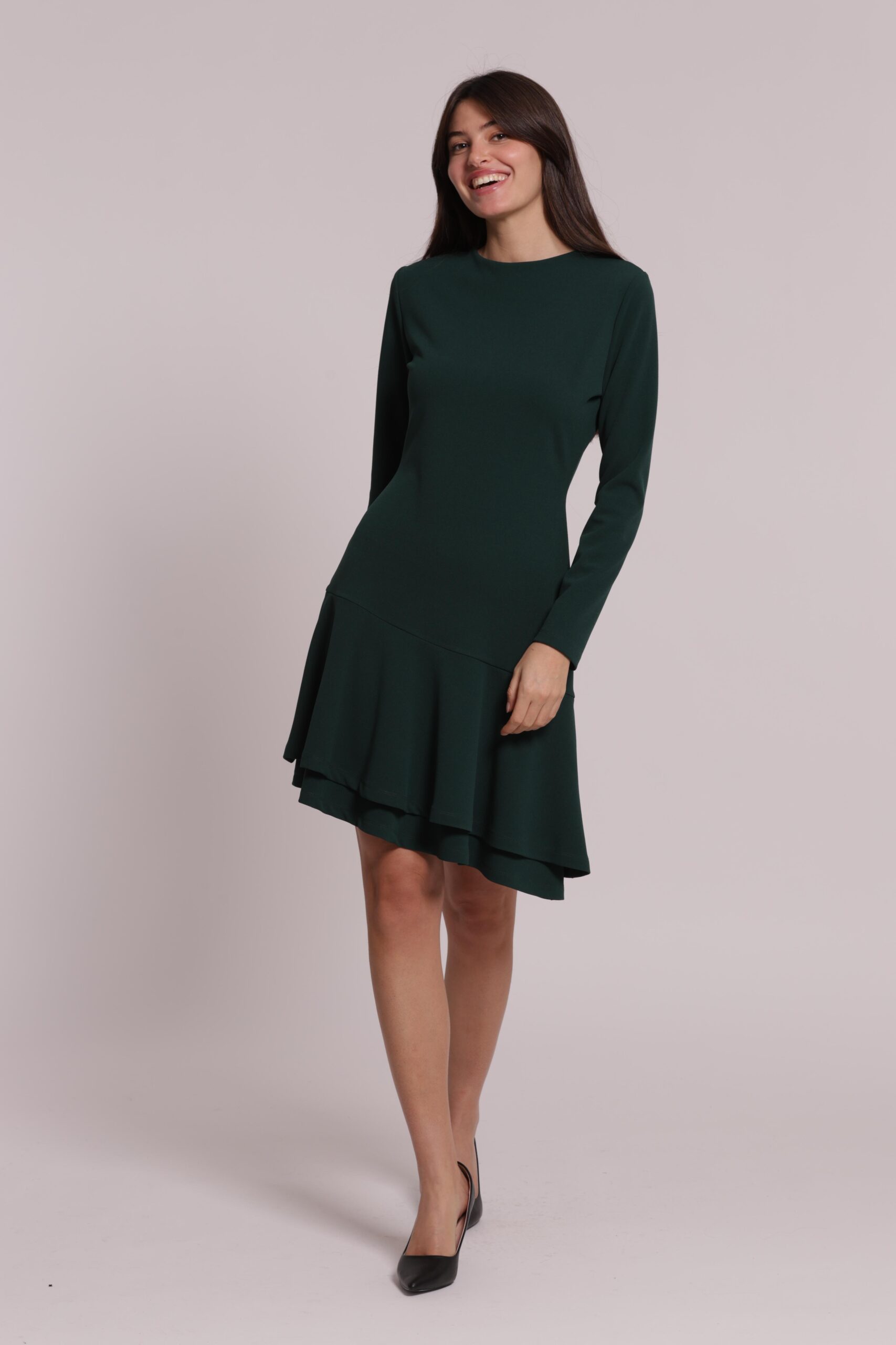 Abito corto da donna marchio Mimì Muà Firenze colore verde till in tessuto crêpe stretch con doppia balza asimmetrica al fondo Made in Italy su Origami Store