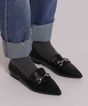 Mocassino a punta da donna marchio Mimì Muà Firenze colore nero in ecopelle con morsetto metallico argentato su Origami Store
