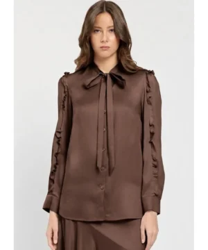 Camicia da donna marchio TWINSET colore mocha in liocell con rouches lungo le maniche e fiocco al collo su Origami Store
