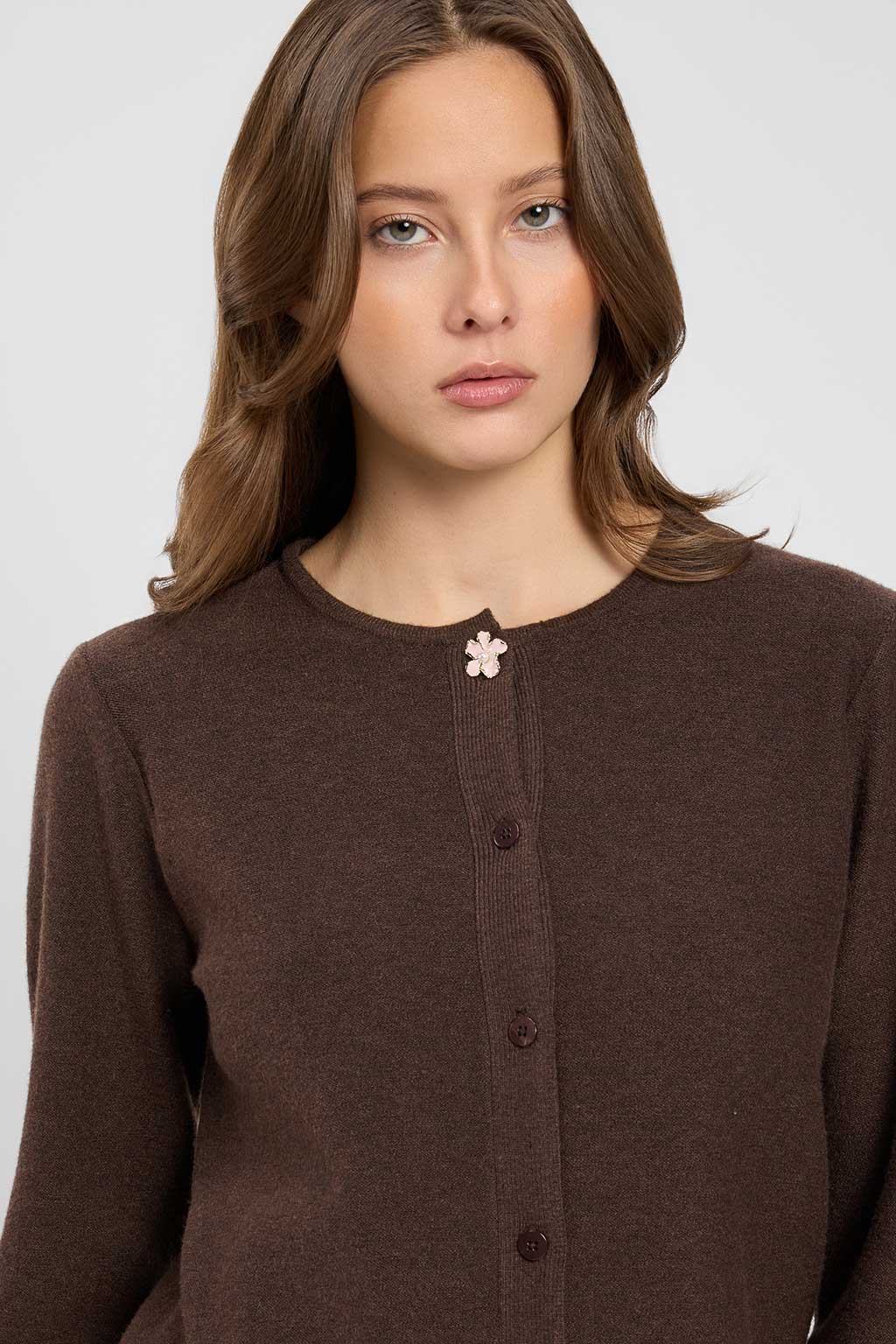 TWINSET – Cardigan "Mocha" con Bottone in Metallo Smaltato - immagine 2