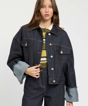 Giubbino corto da donna marchio TWINSET colore blu indaco in denim di cotone modello a camicia con risvolti a contrasto sui polsi su Origami Store