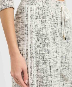 Twinset – Pantaloni "Tweed Off White / Nero" in Felpa Intrecciata - immagine 2