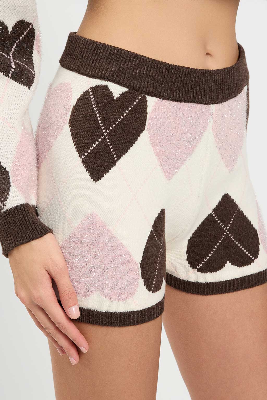 TWINSET – Shorts "Jacquard Cuore" in Maglia a Disegno Check - immagine 2