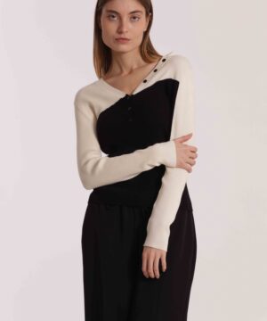 Mimì Muà Firenze – Maglia Bicolor "Nero/Panna" in Costina di Viscosa Stretch con Scollo a V e Dettaglio Bottoni - immagine 3