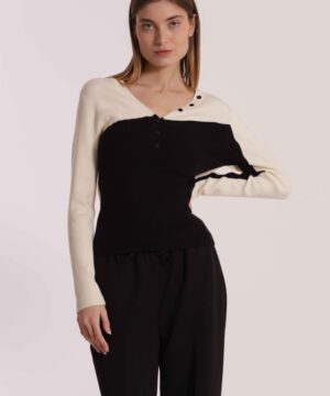 Mimì Muà Firenze – Maglia Bicolor "Nero/Panna" in Costina di Viscosa Stretch con Scollo a V e Dettaglio Bottoni - immagine 4