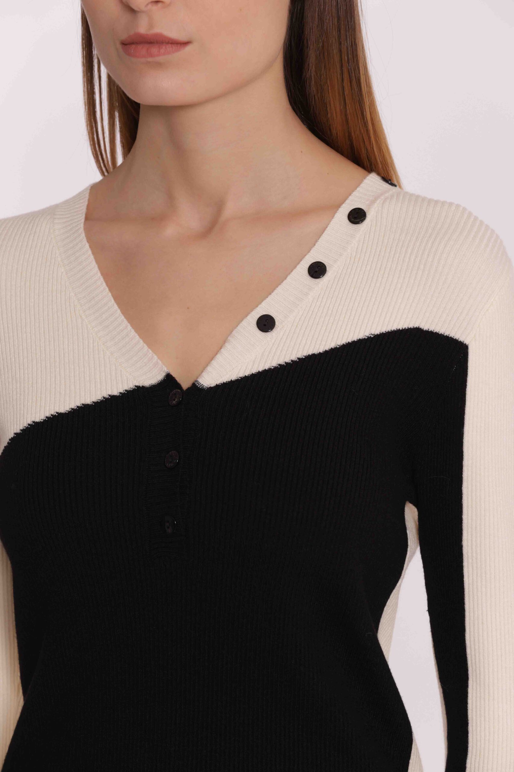 Mimì Muà Firenze – Maglia Bicolor "Nero/Panna" in Costina di Viscosa Stretch con Scollo a V e Dettaglio Bottoni - immagine 2