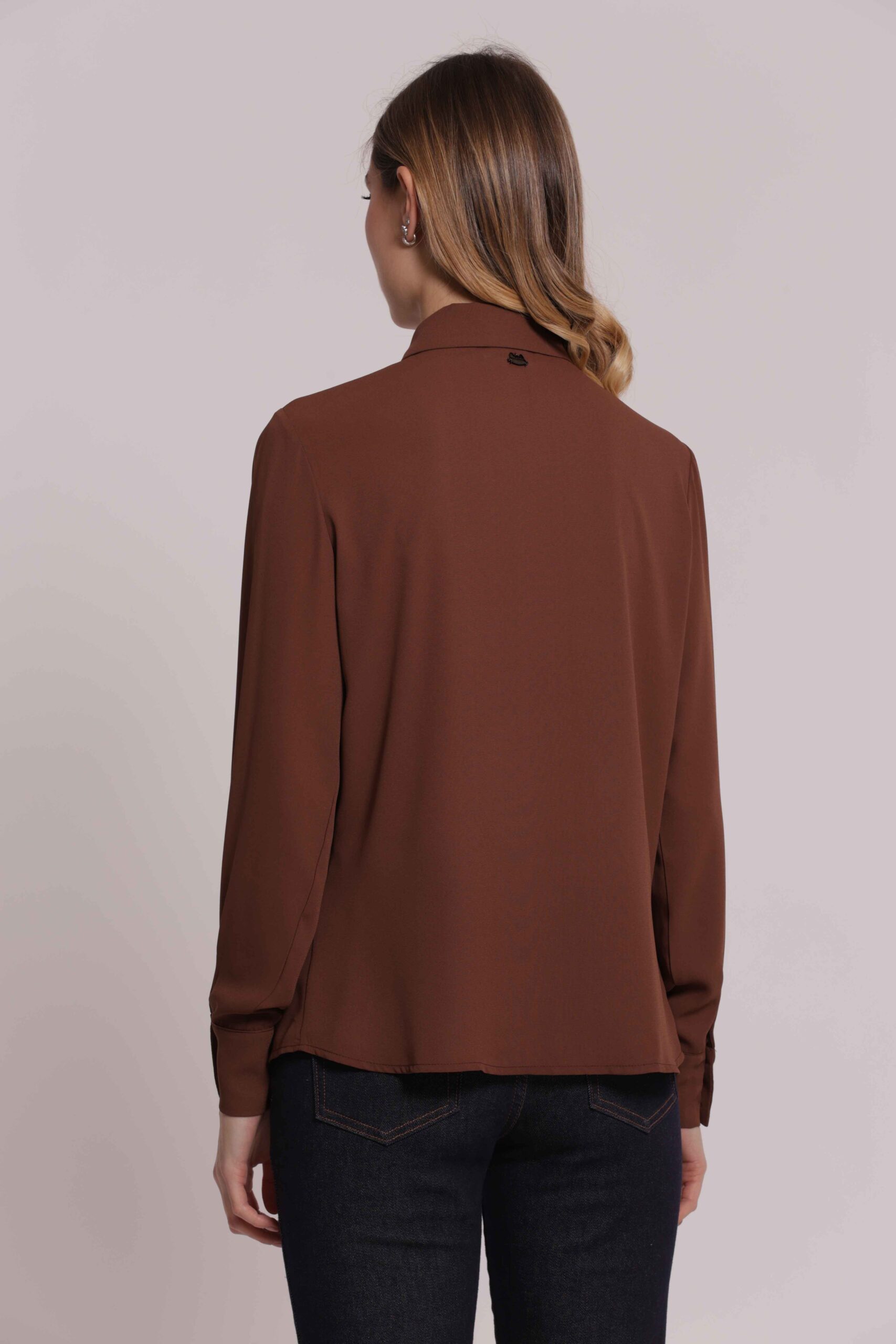 Mimì Muà Firenze – Camicia "Cioccolato" in Georgette Made in Italy con Spille Gioiello - immagine 4