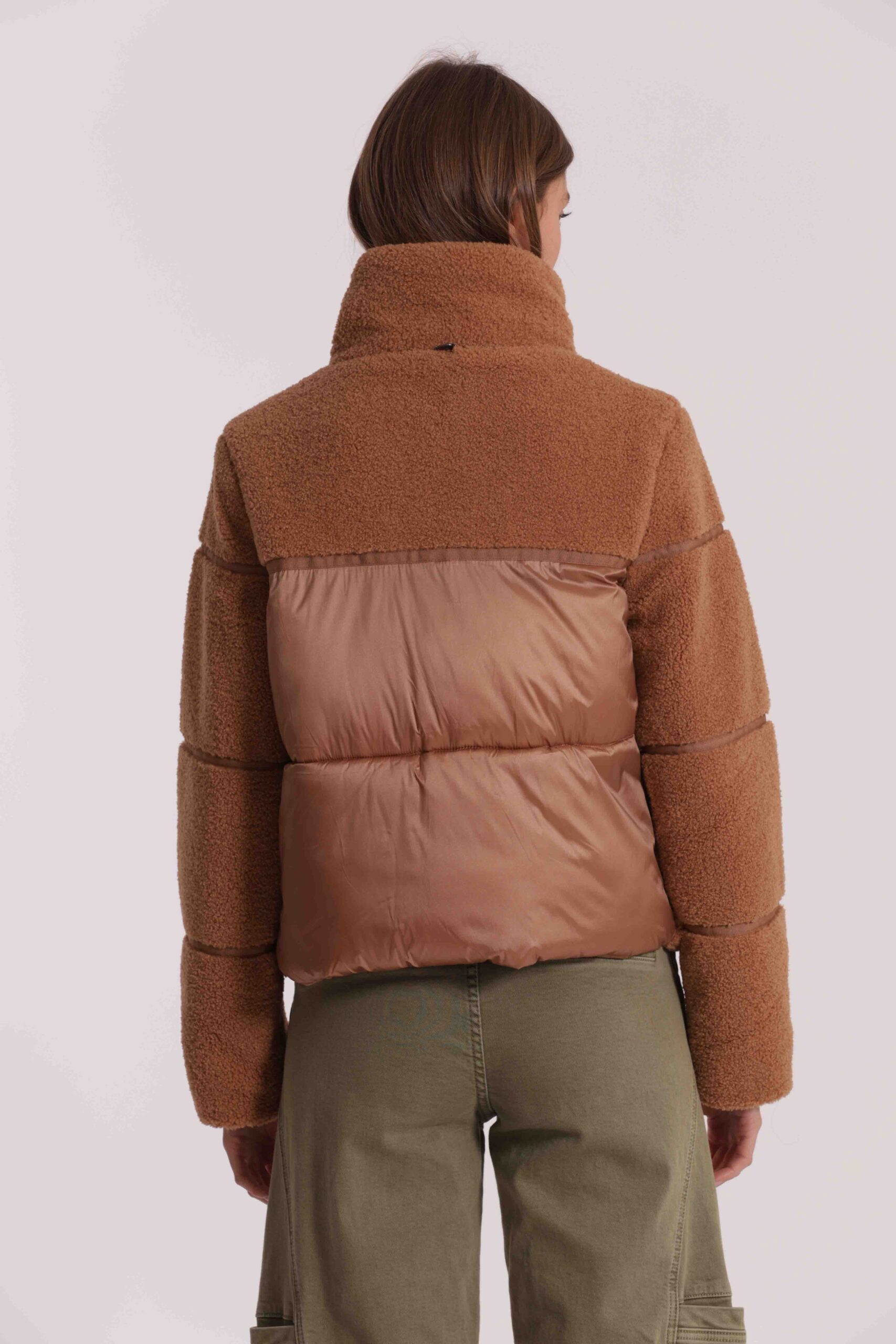 Mimì Muà Firenze – Giubbotto Corto Effetto Montone "Cammello" con Inserti in Nylon - immagine 6
