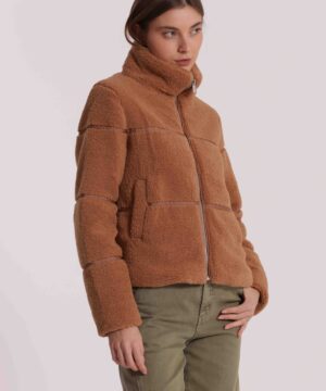 Giubbotto corto da donna colore cammello effetto montone peluche con inserti in nylon e colletto alto marchio Mimì Muà Firenze su Origami Store